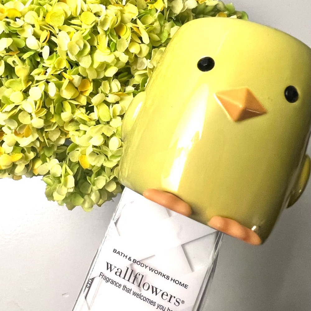 NWT, Wallflower Chick by Bath & Body Works + 1 Plug-in